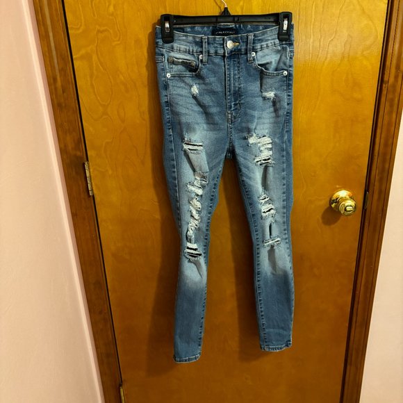 Aeropostale Super High Rise Jegging Distressed 6 Short Medium Wash Denim Legging - Picture 2 of 16